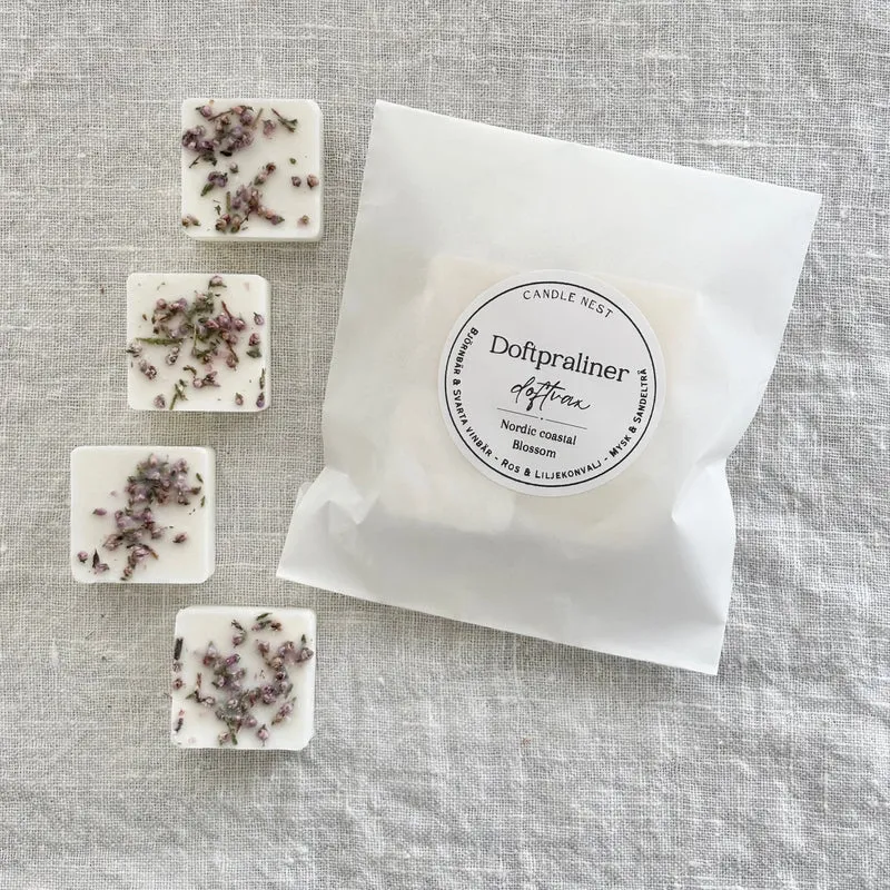 Doftvax – björnbär & liljekonvalj för aromalampa – Nordic Coastal Blossom (4 Doftpraliner™)