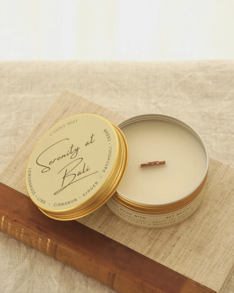 Doftljus i burk med träveke – citrongräs & ingefära – Serenity at Bali / Limoncello – Travel Candle