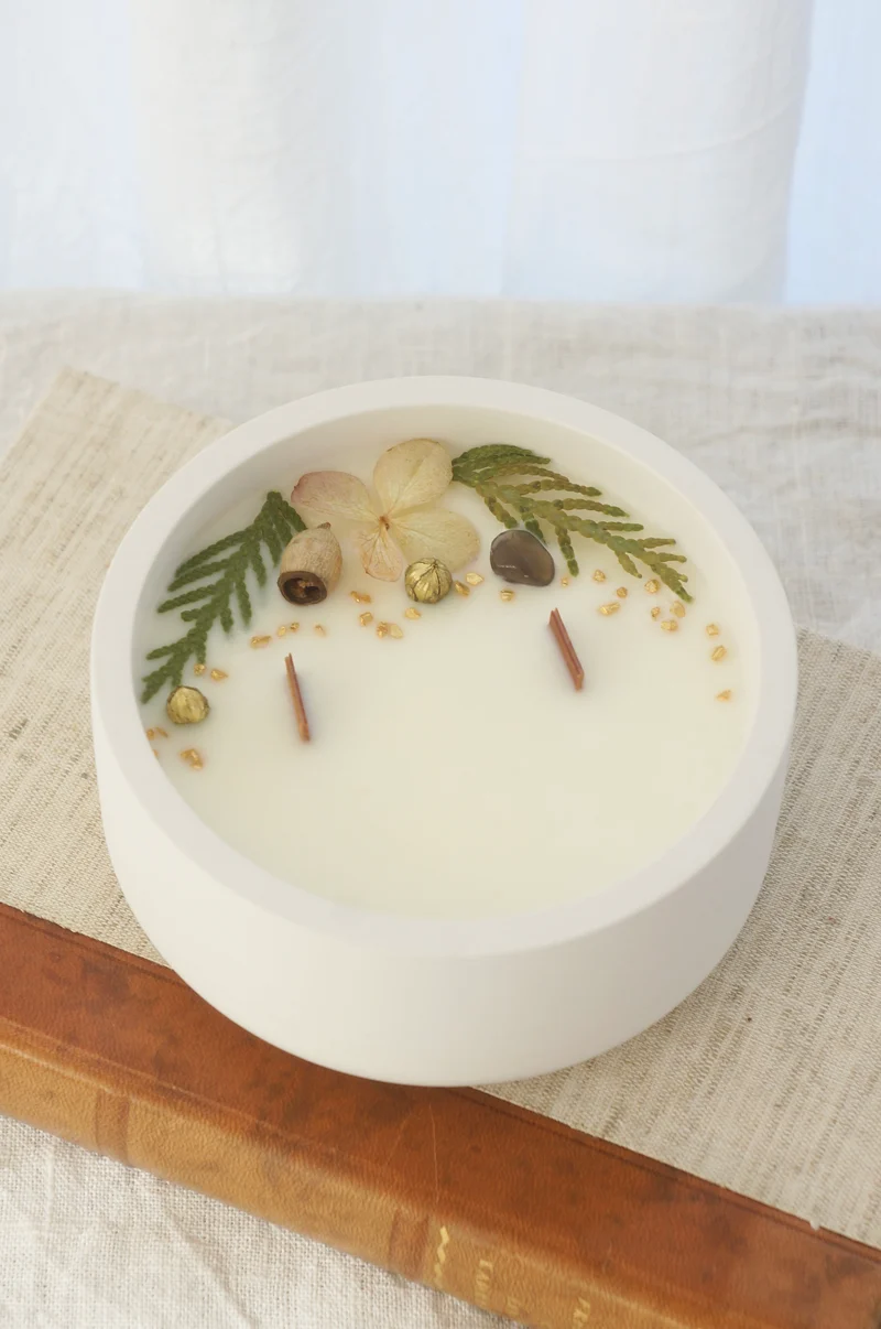 Doftljus med träveke – söt tobak & honung - Honey Tea by the Fire