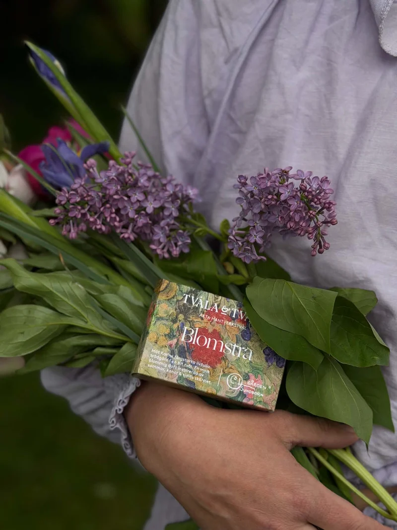 Blomstra - Ekologisk hantverkstvål med blommig doft